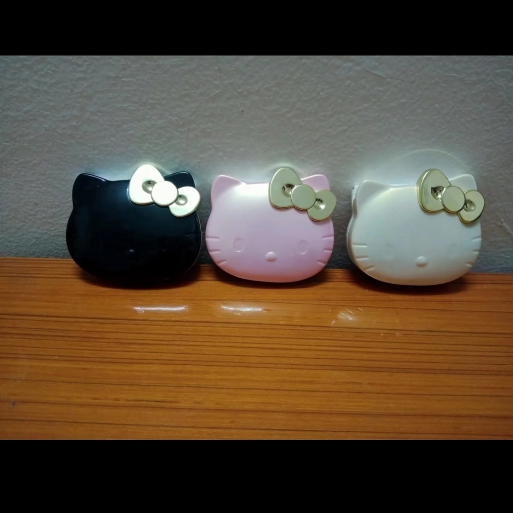 Hello Kitty Mirror Compact - Picture 13 of 15